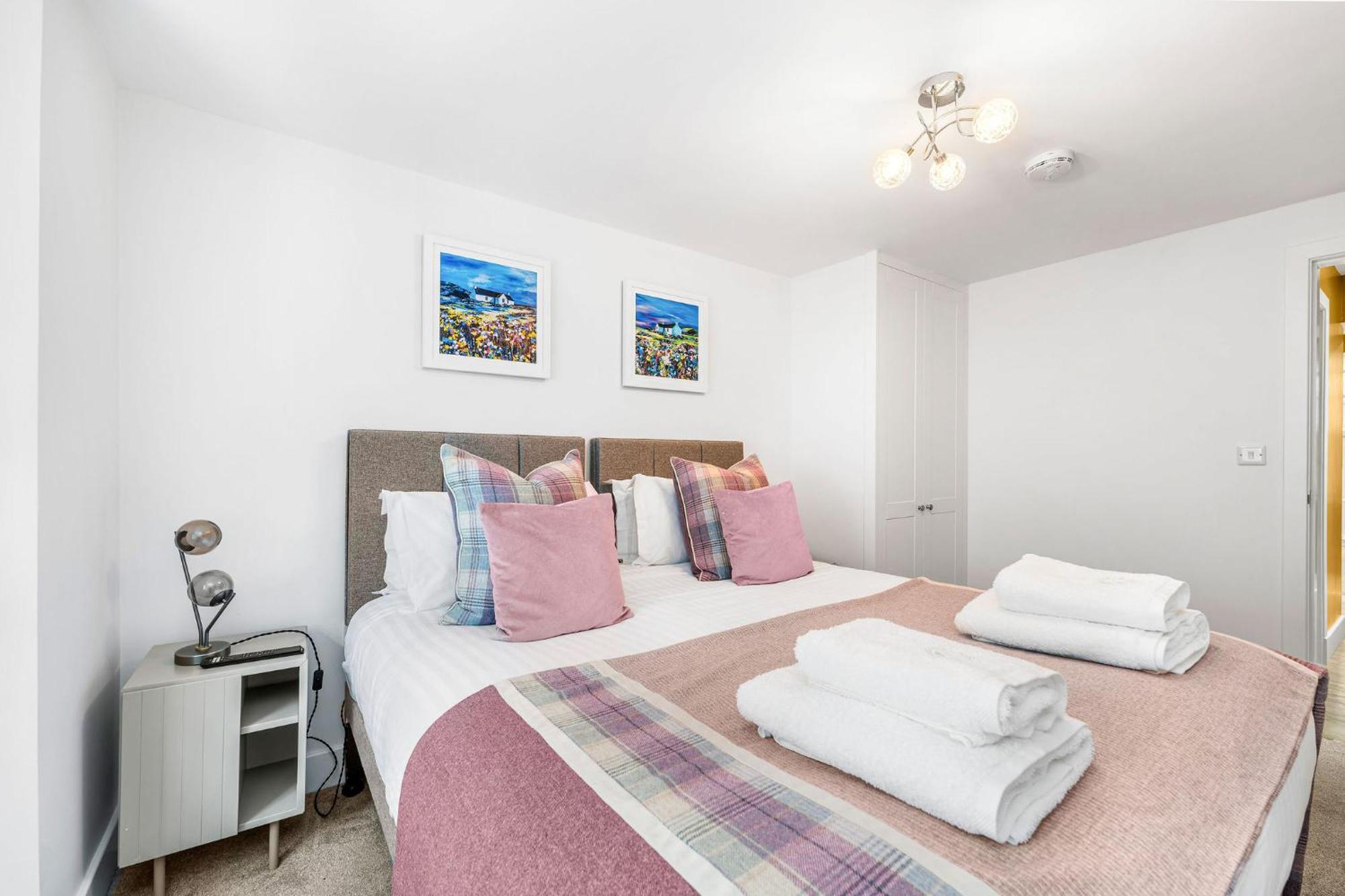 Righ Properties - Luxury West End Artisan Apartment, Edinburgh