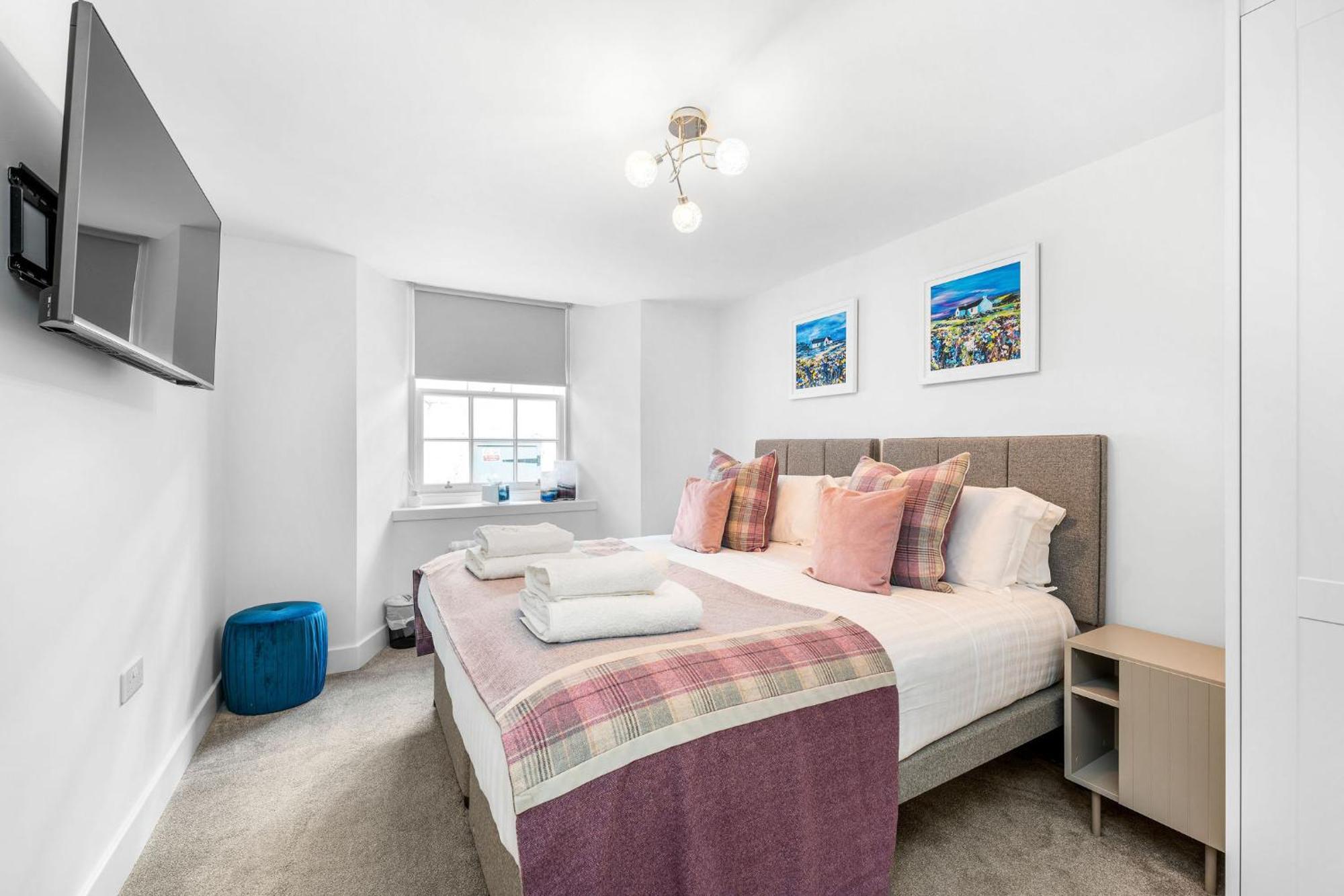 Righ Properties - Luxury West End Artisan Apartment — Photos 1