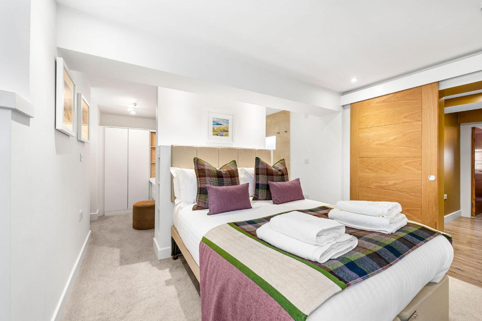 Righ Properties - Luxury West End Artisan Apartment — Photos 3